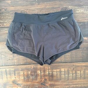 Asics athletic shorts size M. GUC.